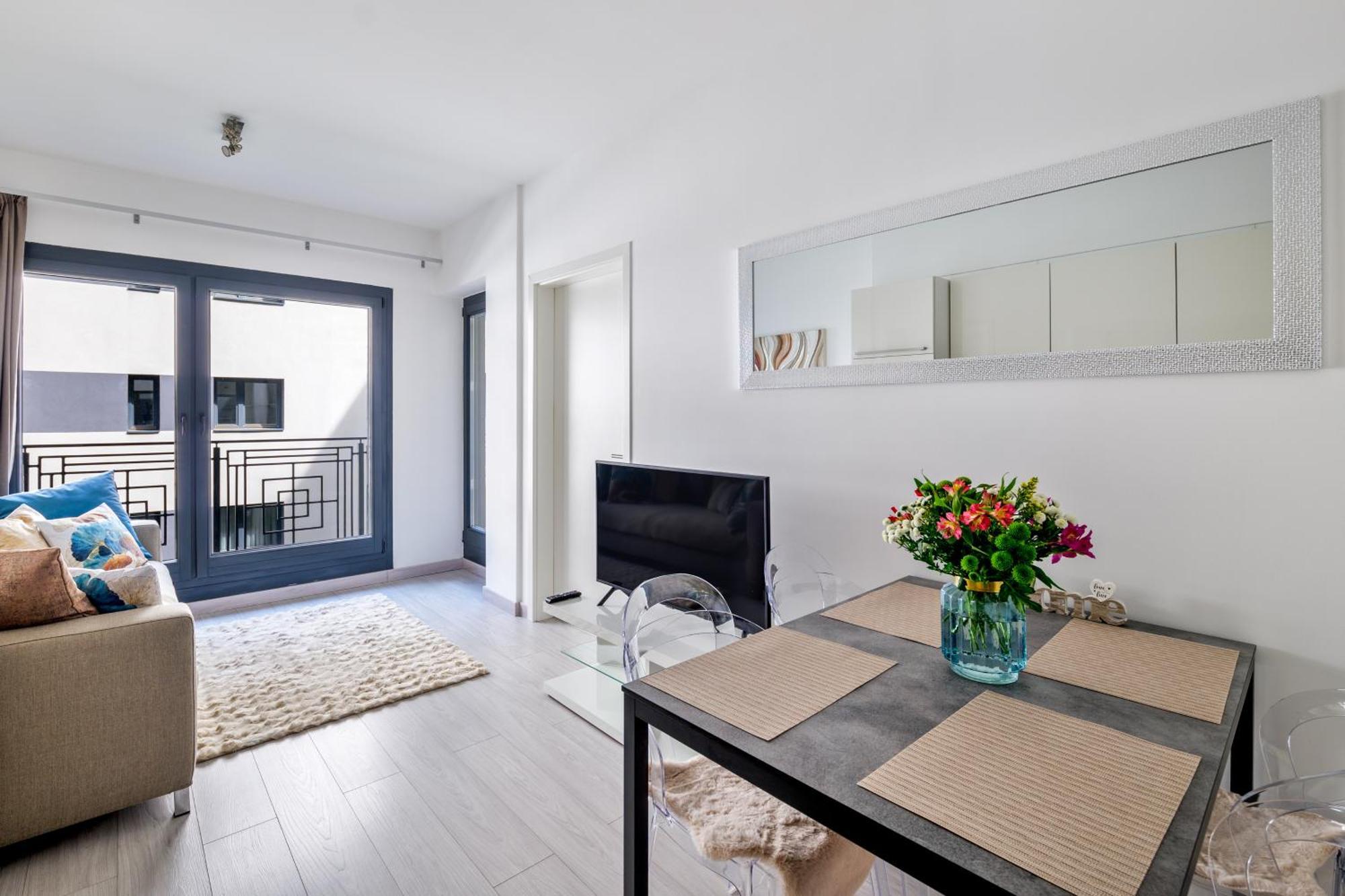 Rames-cosmo Downtown With Rooftop Pool Apartment *