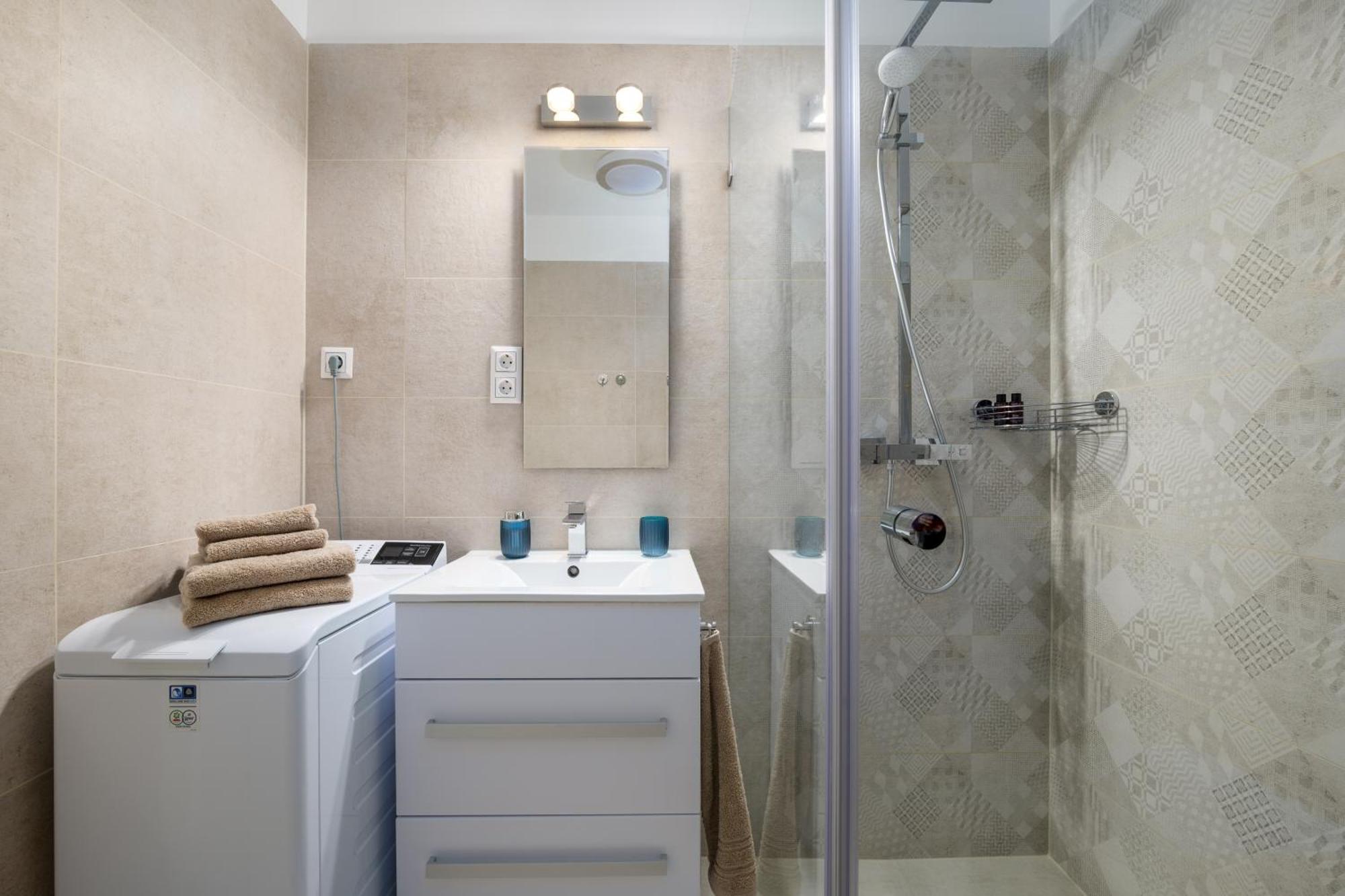 Rames-cosmo Downtown With Rooftop Pool Apartment *