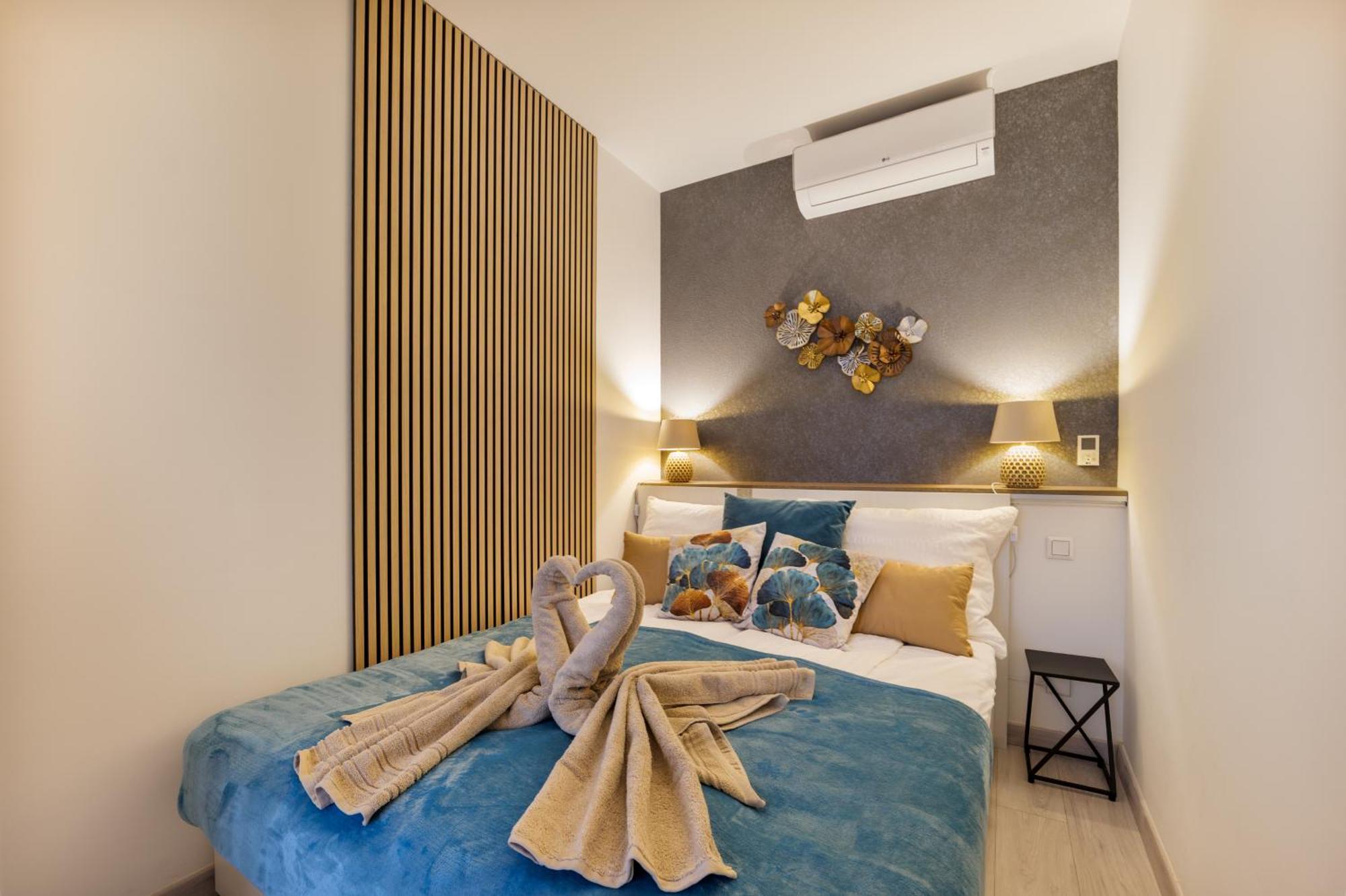 Rames-cosmo Downtown With Rooftop Pool Apartment